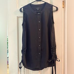 Ann Taylor Sleeveless blouse. Size XS Excellent condition